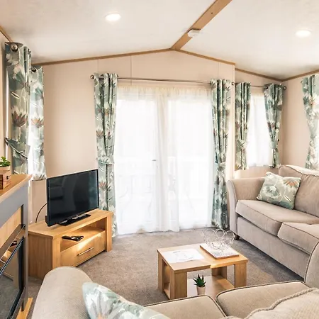 Lodge Yorkshire With Hot Tub