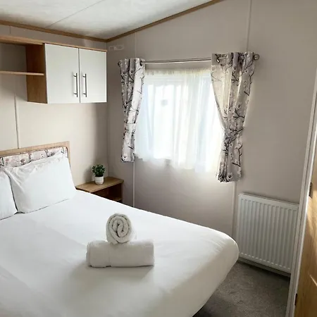Lodge Yorkshire With Hot Tub