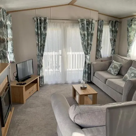 Lodge Yorkshire With Hot Tub