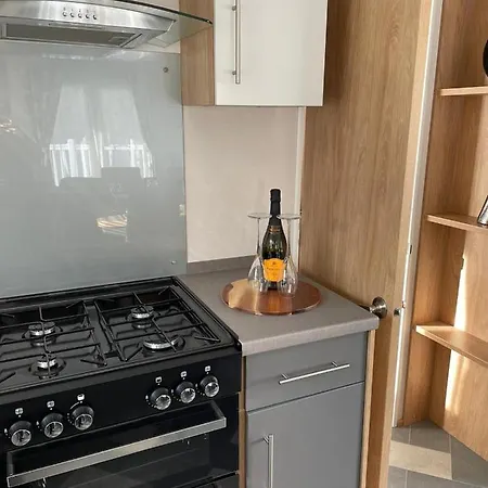 Yorkshire With Hot Tub Lodge *