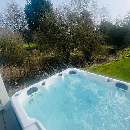 Yorkshire With Hot Tub Lodge