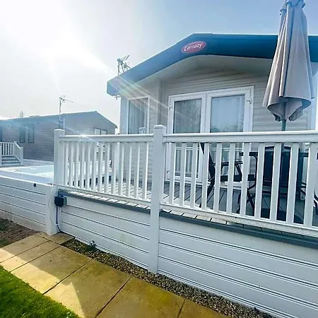 Lodge Yorkshire With Hot Tub