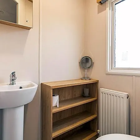 Yorkshire With Hot Tub Lodge *