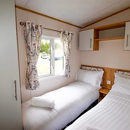 Lodge Yorkshire With Hot Tub