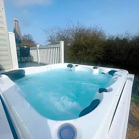 Lodge Yorkshire With Hot Tub