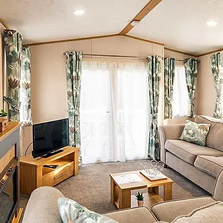 Lodge Yorkshire With Hot Tub York