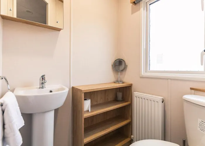 Yorkshire With Hot Tub بيت خشبي يورك