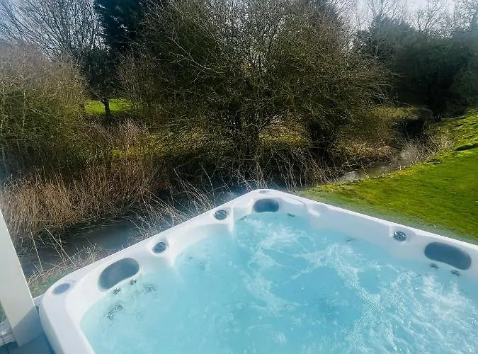 Yorkshire With Hot Tub بيت خشبي