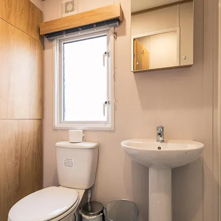 Yorkshire With Hot Tub *