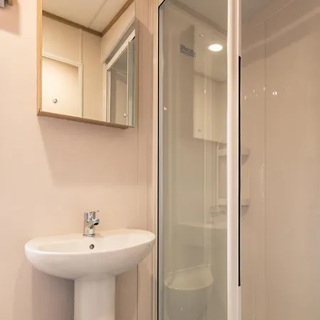 Yorkshire With Hot Tub * York