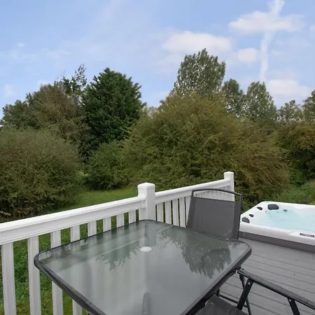 Yorkshire With Hot Tub Lodge