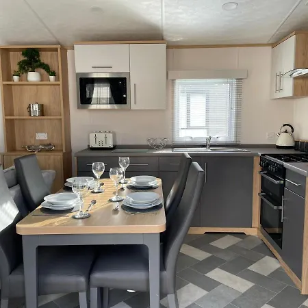 Yorkshire With Hot Tub *